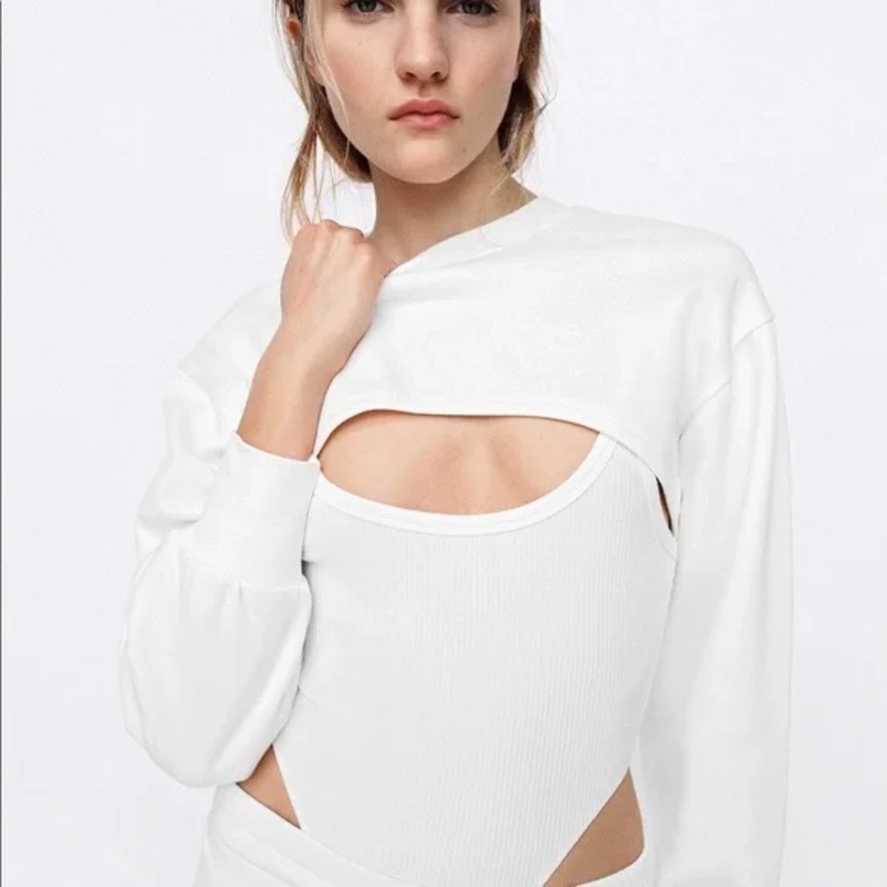Zara Cropped White Sweatshirt